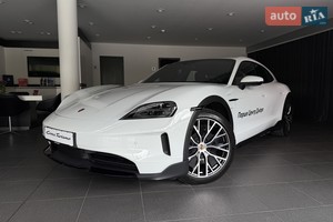 Porsche Taycan Cross Turismo 