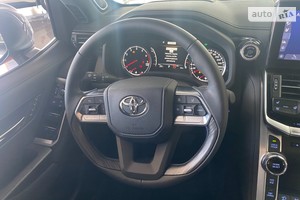 Toyota Land Cruiser 300 