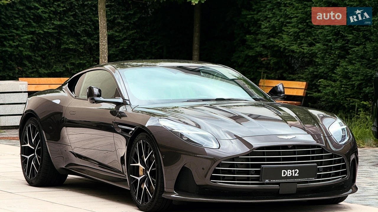 Aston Martin DB12 Base