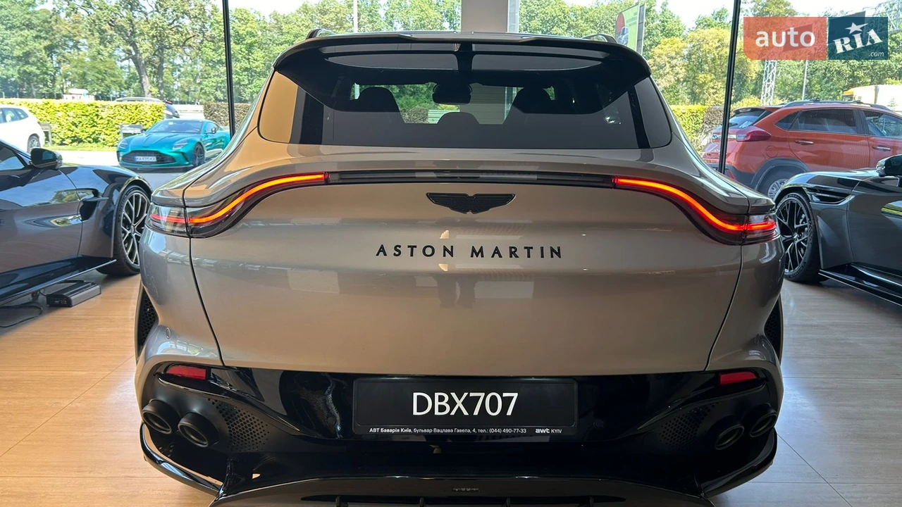 Aston Martin DBX 707 Base