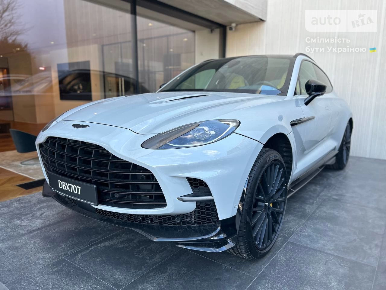 Aston Martin DBX Base