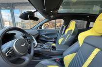 Aston Martin DBX Base