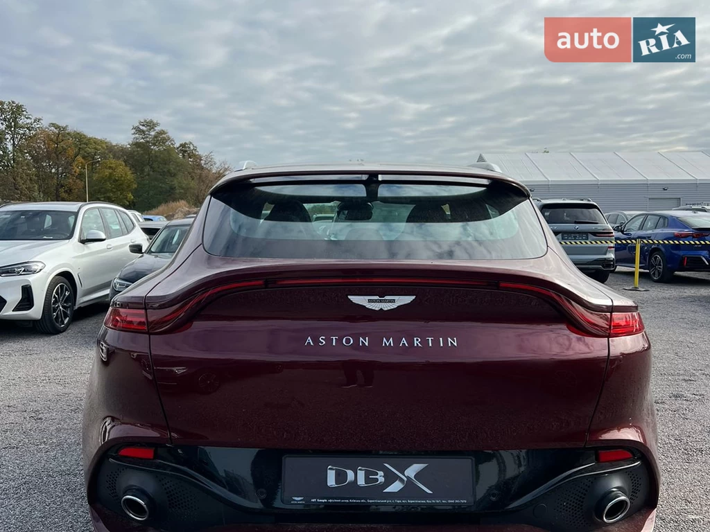 Aston Martin DBX Base