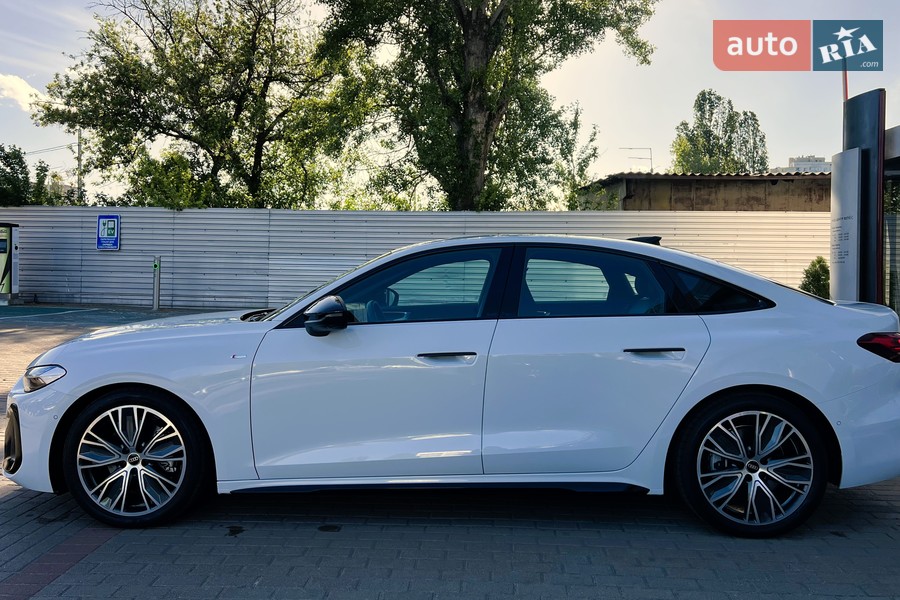 Audi A5 - фото 8