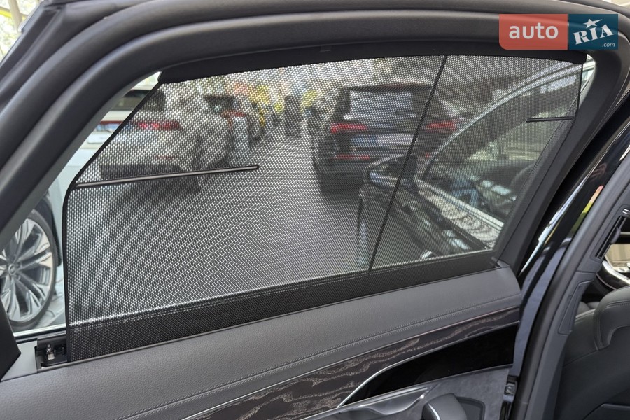 Audi A8 - фото 8