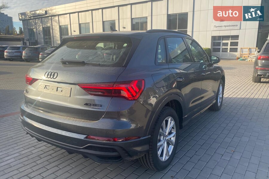 Audi Q3 - фото 6
