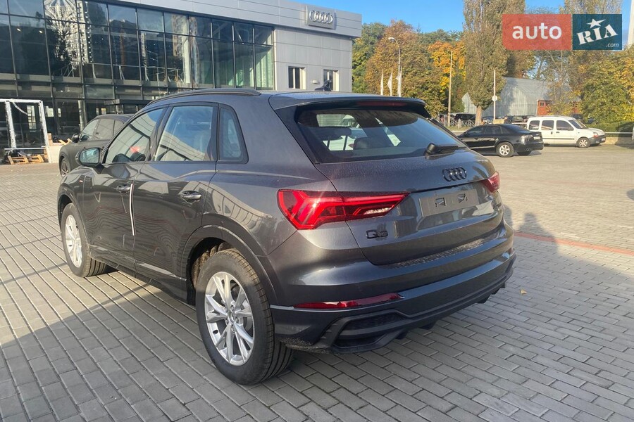 Audi Q3 - фото 4
