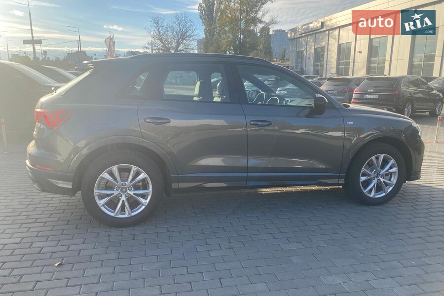 Audi Q3 - фото 7