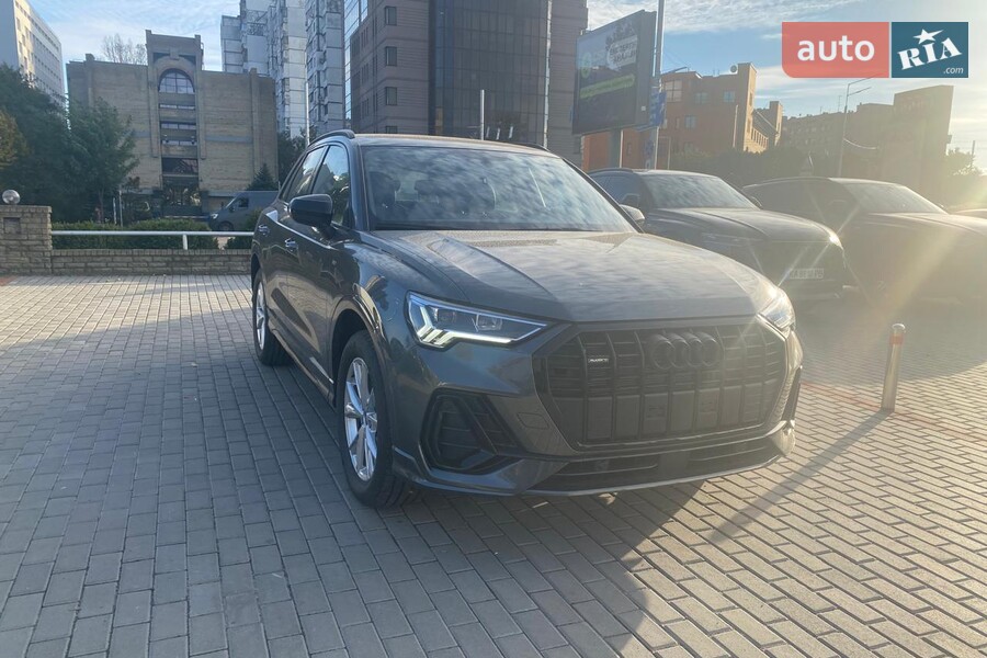 Audi Q3 - фото 8