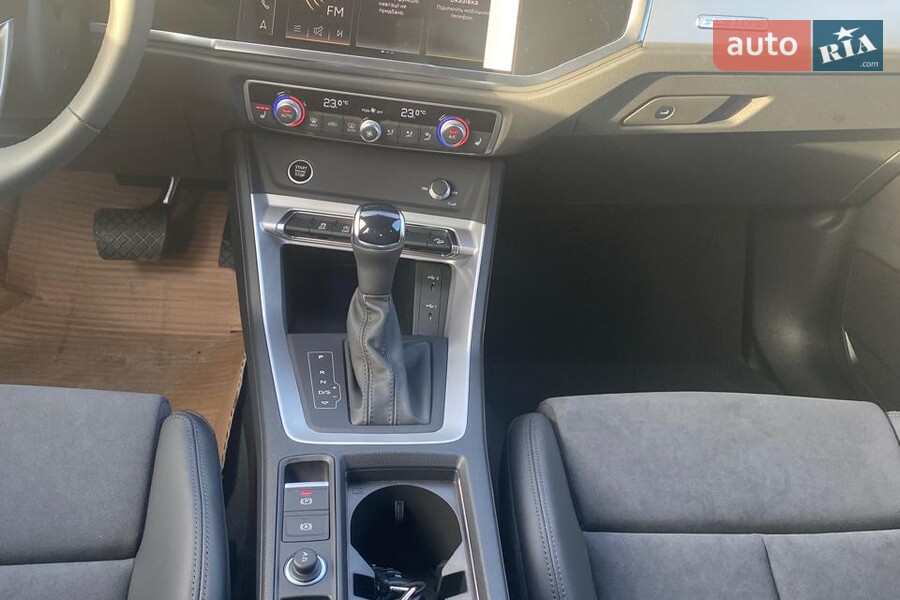 Audi Q3 - фото 15