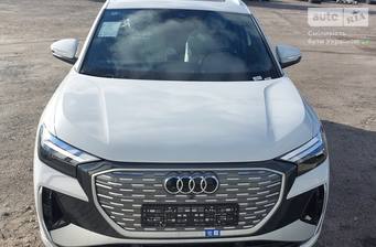 Audi Q4 e-tron 2023 Creative