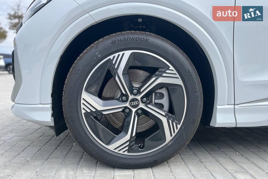 Audi Q4 e-tron - фото 20