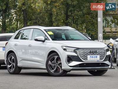 Audi Q4 e-tron 2025 Creative