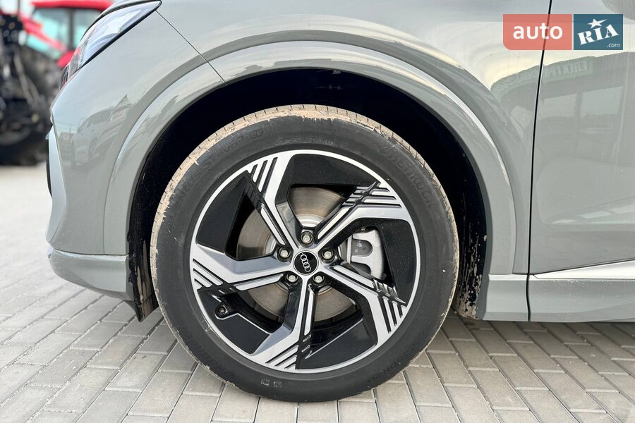 Audi Q4 e-tron - фото 15