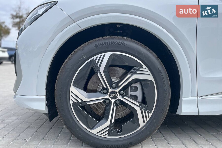 Audi Q4 e-tron - фото 9
