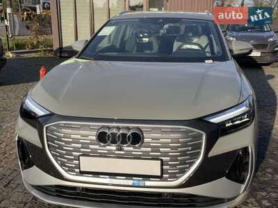 Audi Q4 e-tron 2025 Creative