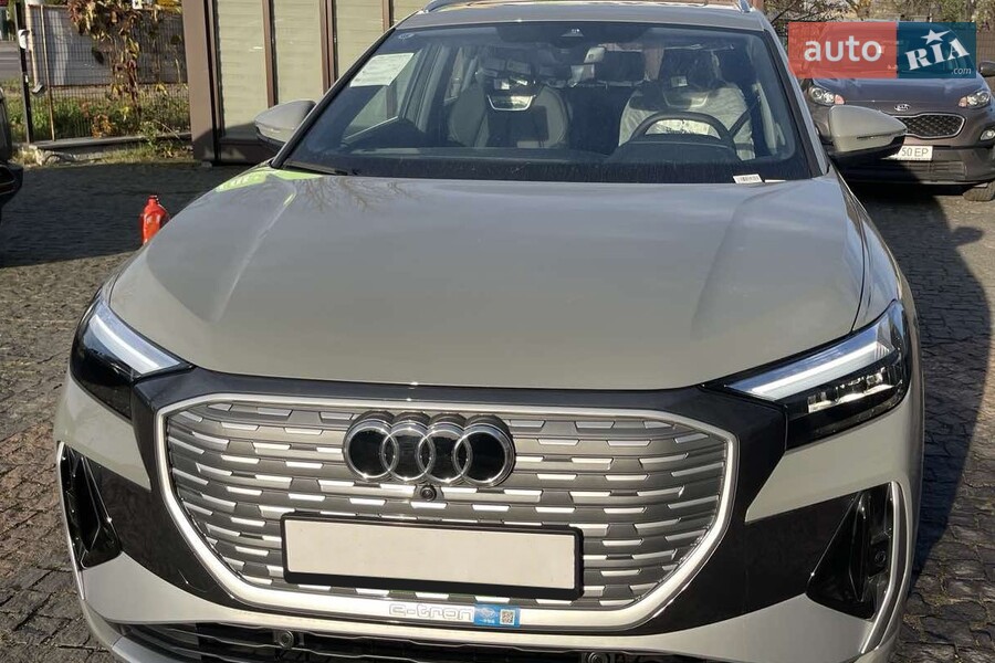 Audi Q4 e-tron - фото 1