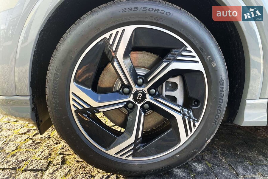 Audi Q4 e-tron - фото 8
