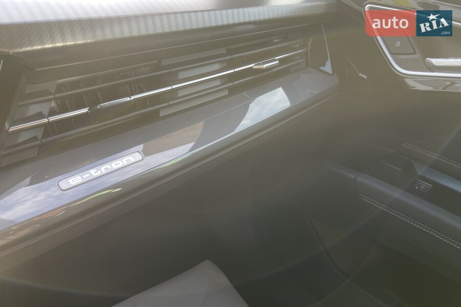 Audi Q4 e-tron - фото 17