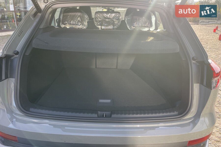 Audi Q4 e-tron - фото 12