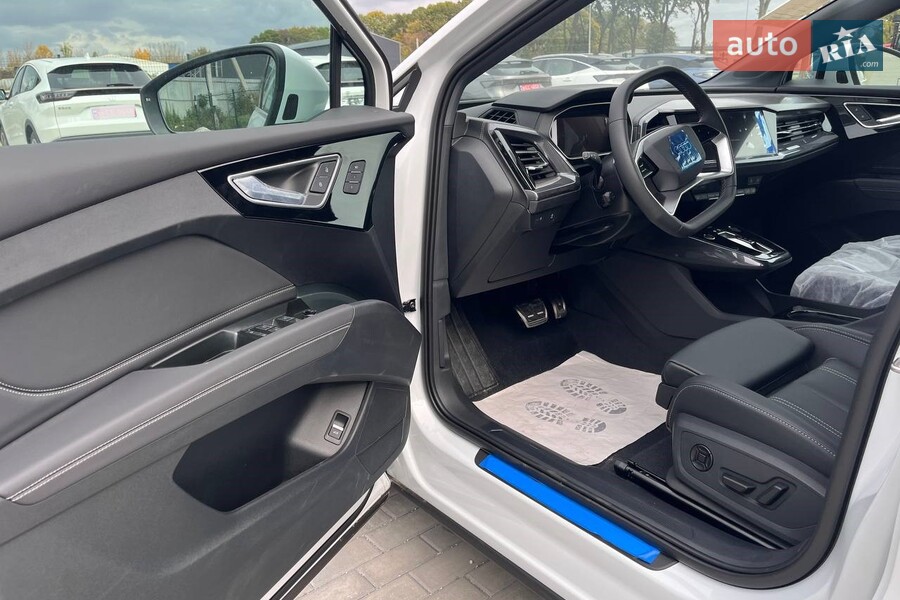 Audi Q4 e-tron - фото 21