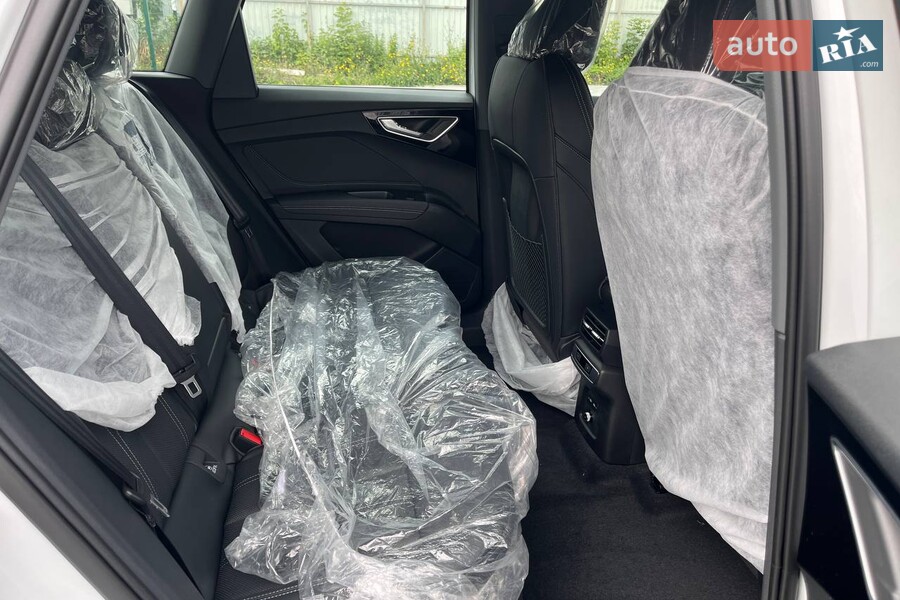 Audi Q4 e-tron - фото 31