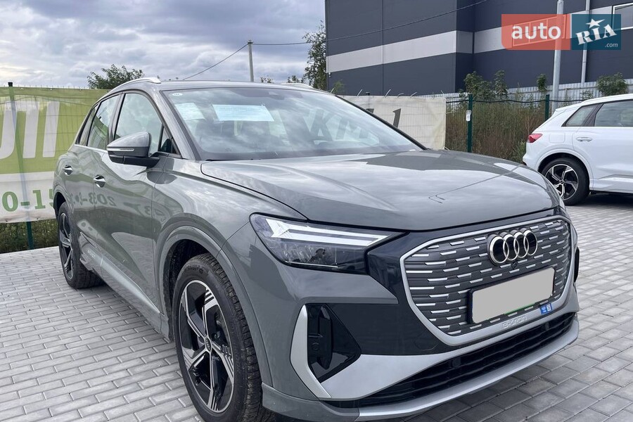 Audi Q4 e-tron - фото 1