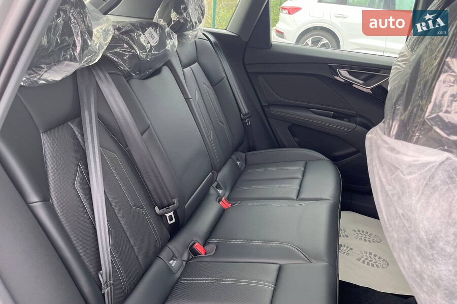 Audi Q4 e-tron - фото 18