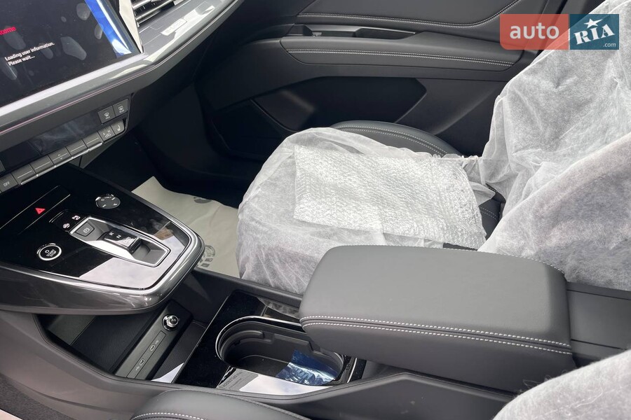 Audi Q4 e-tron - фото 21