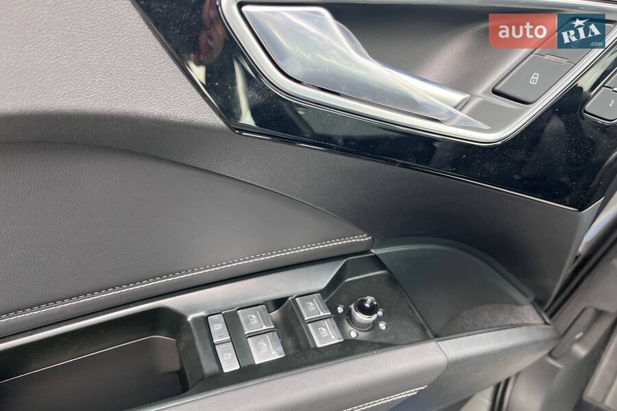 Audi Q4 e-tron - фото 24