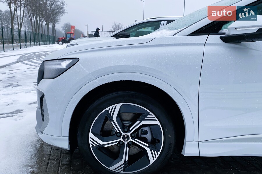 Audi Q4 e-tron - фото 8