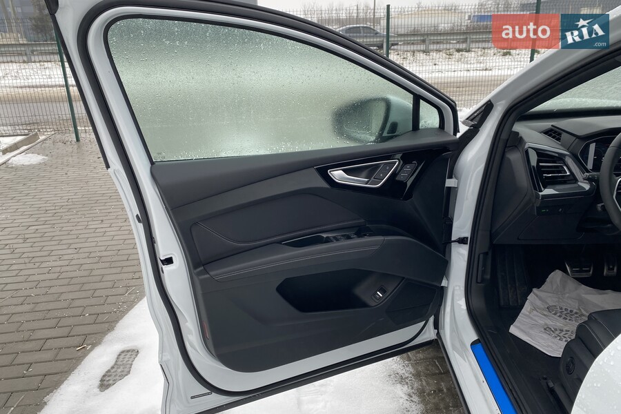 Audi Q4 e-tron - фото 11