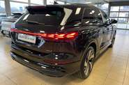 Audi Q5 e-tron Black Warrior