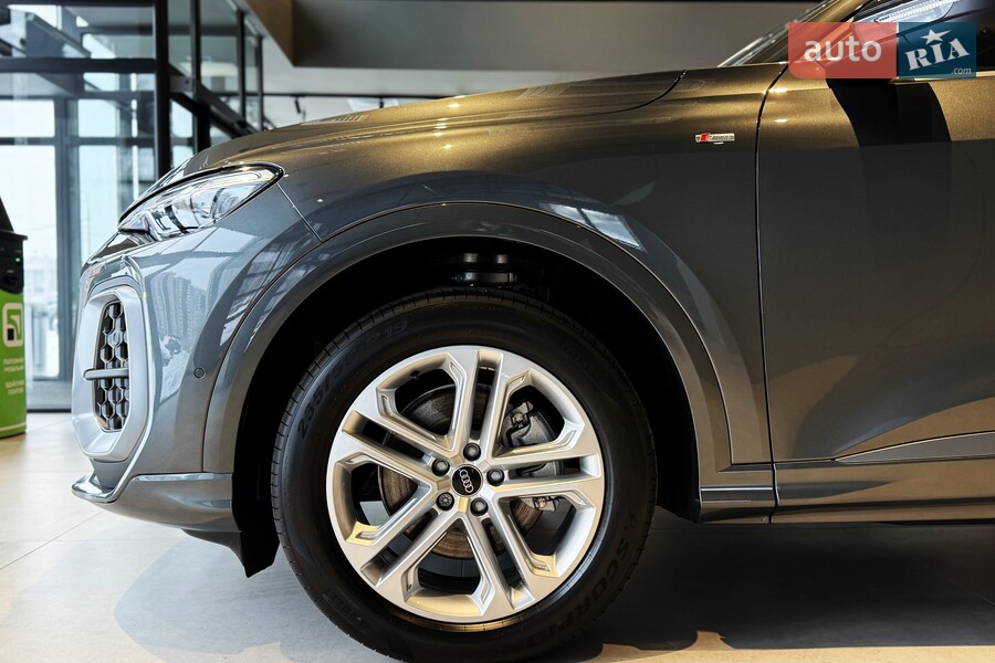 Audi Q5 - фото 12