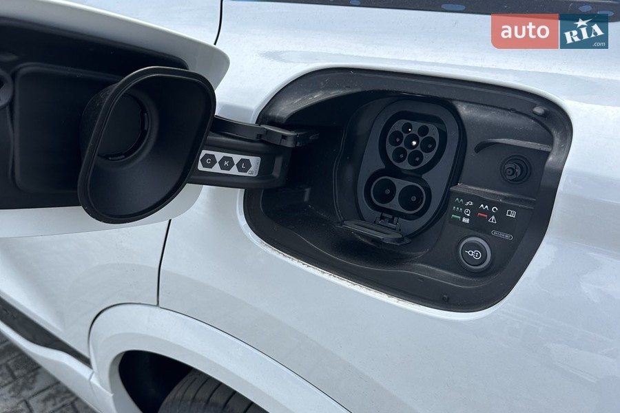 Audi Q6 e-tron - фото 38