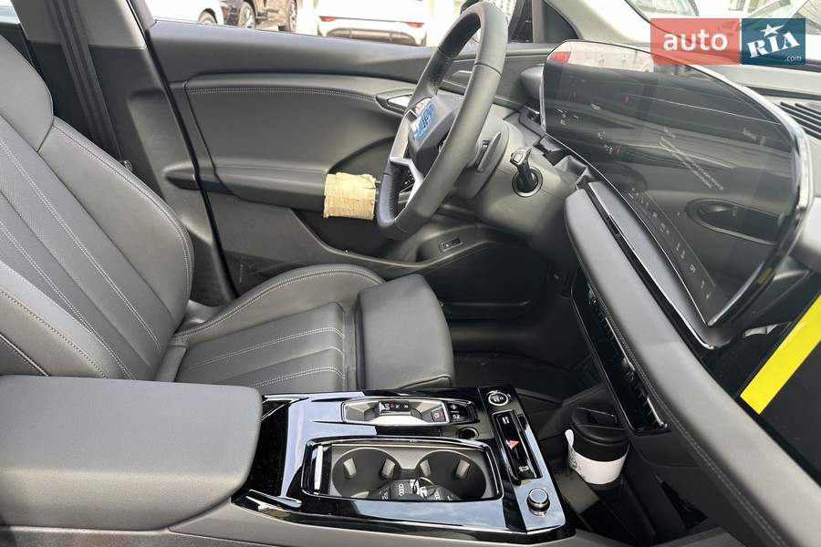 Audi Q6 e-tron - фото 25