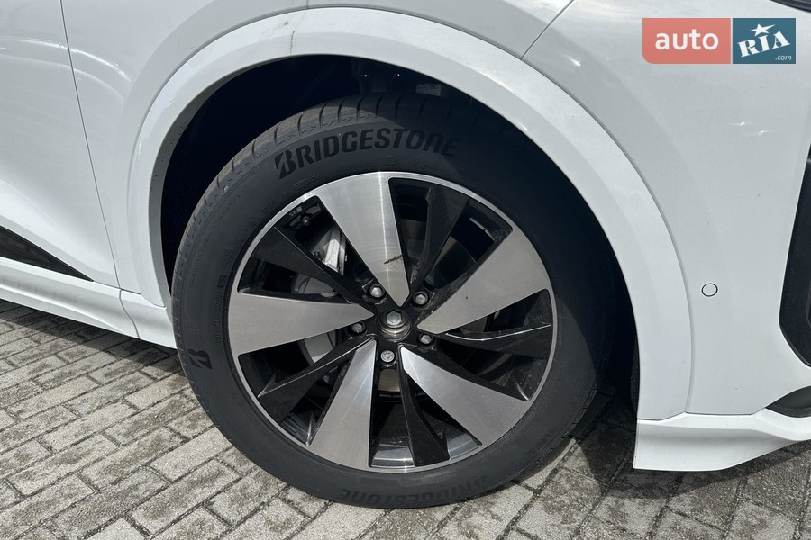 Audi Q6 e-tron - фото 11
