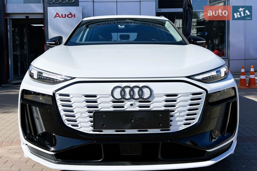 Audi Q6 e-tron - фото 1