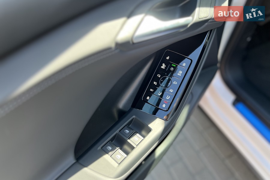 Audi Q6 e-tron - фото 16