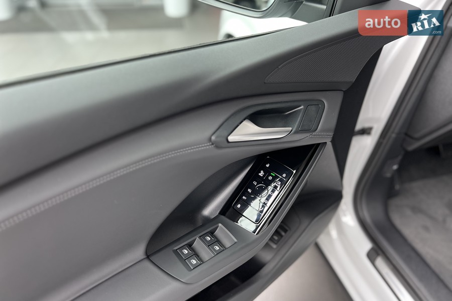 Audi Q6 e-tron - фото 18