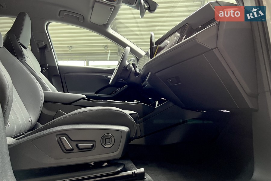 Audi Q6 e-tron - фото 32