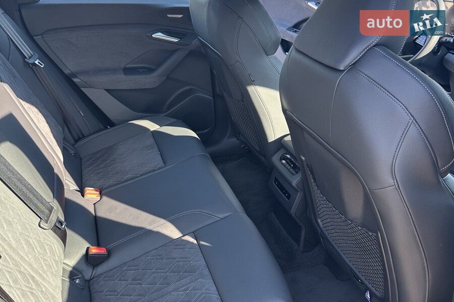 Audi Q6 e-tron - фото 28