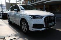 Audi Q7 Basis