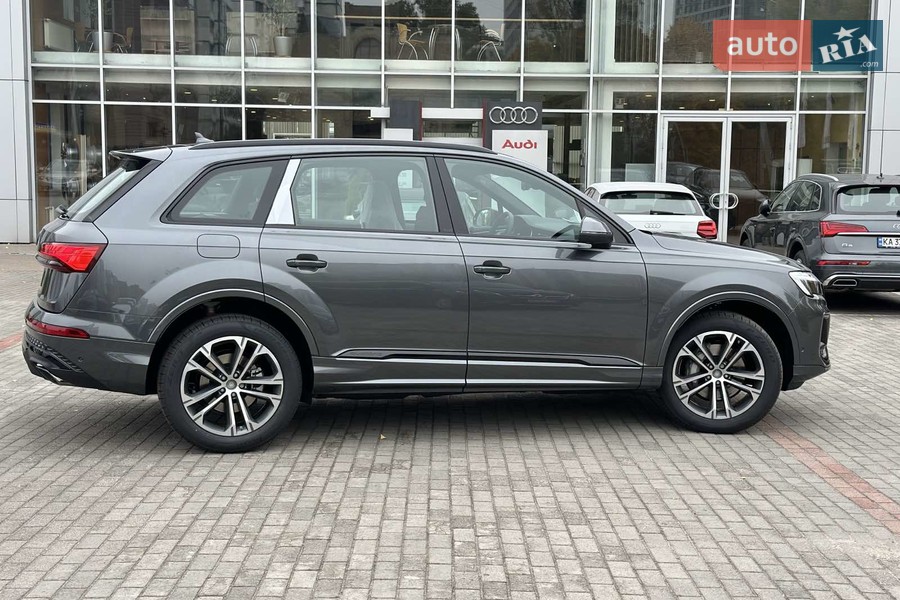 Audi Q7 - фото 14