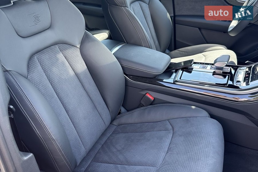 Audi Q7 - фото 16