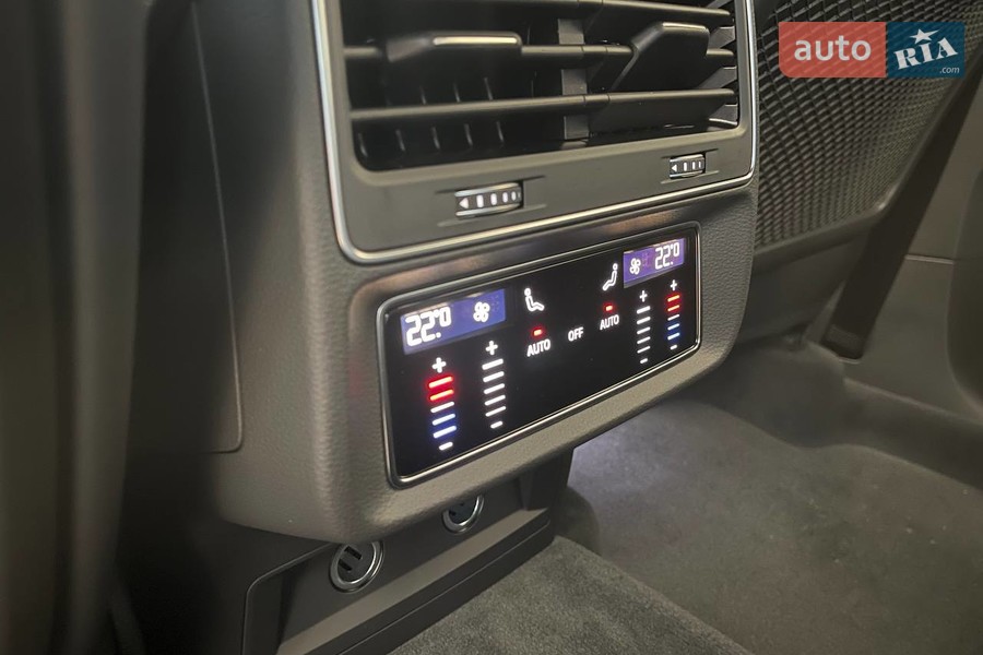 Audi Q7 - фото 19