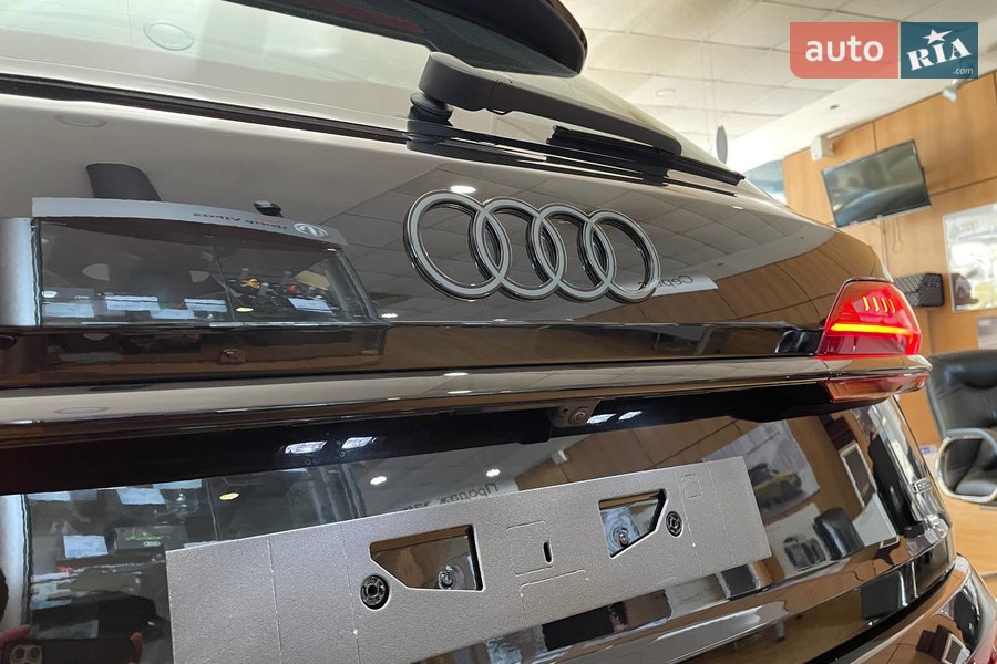 Audi Q7 - фото 7