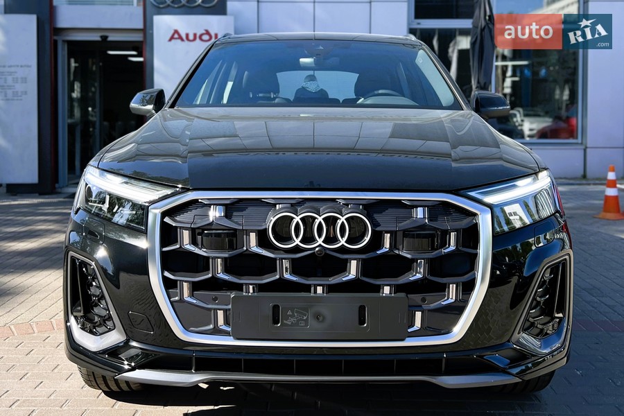 Audi Q7 - фото 1