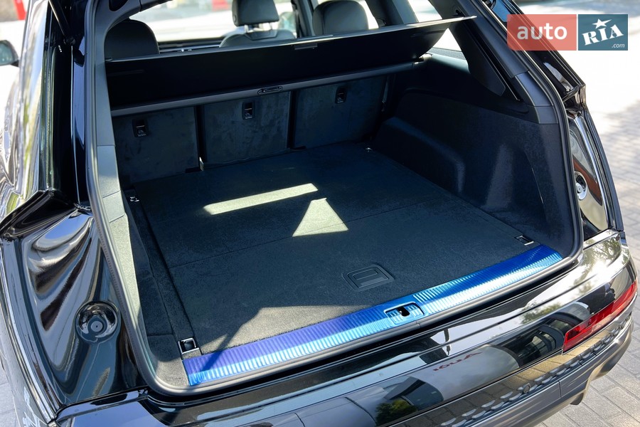 Audi Q7 - фото 13