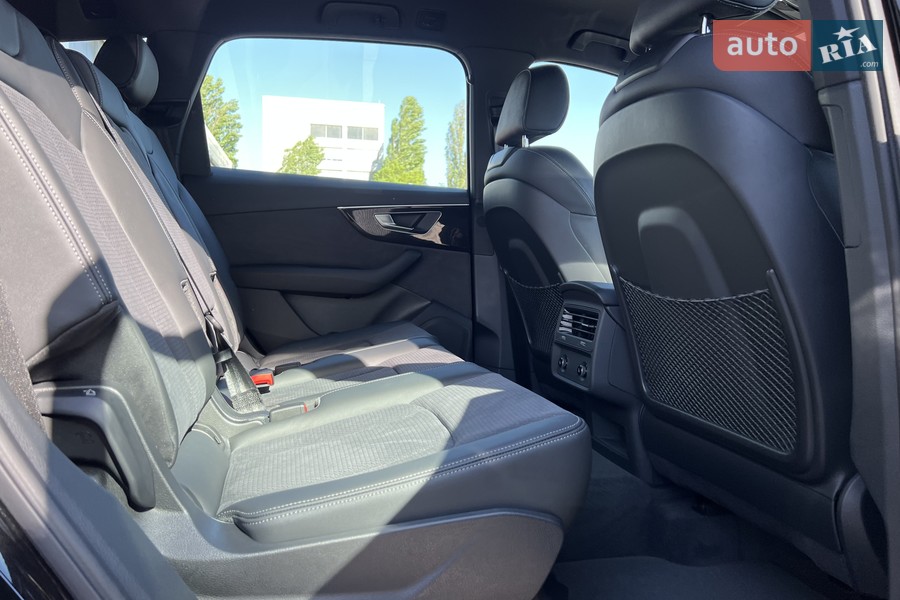 Audi Q7 - фото 14